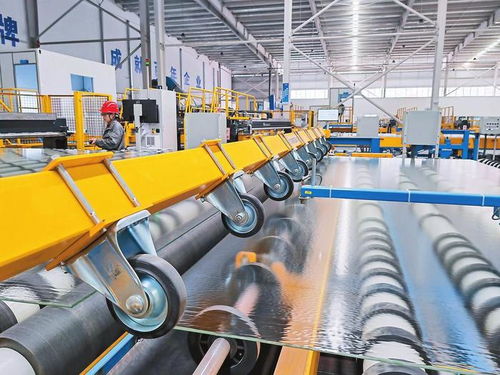 云南省首條光伏玻璃生產(chǎn)線在昭通投產(chǎn)，三輪車總裝及零部件生產(chǎn)同步推進(jìn)